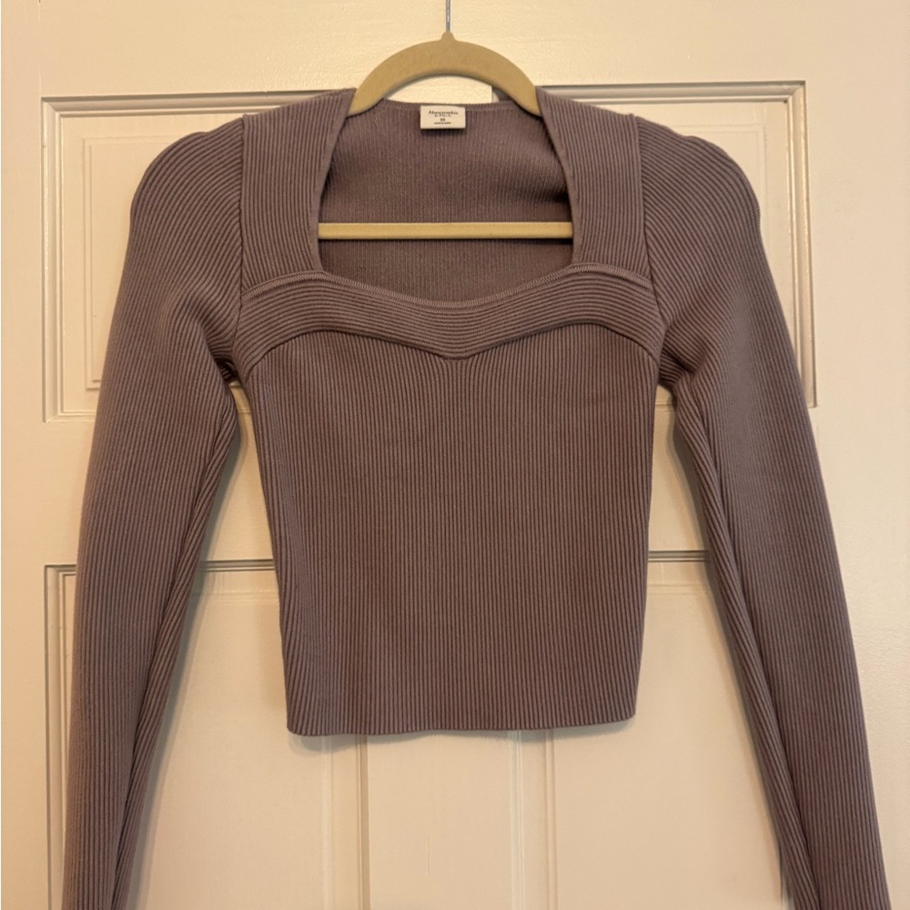 Ribbed Long Sleeve abercrombie Top in Taupe/purple